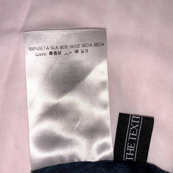 The Textile Rebels 100% silk chiffon top. - Picture 4 of 6